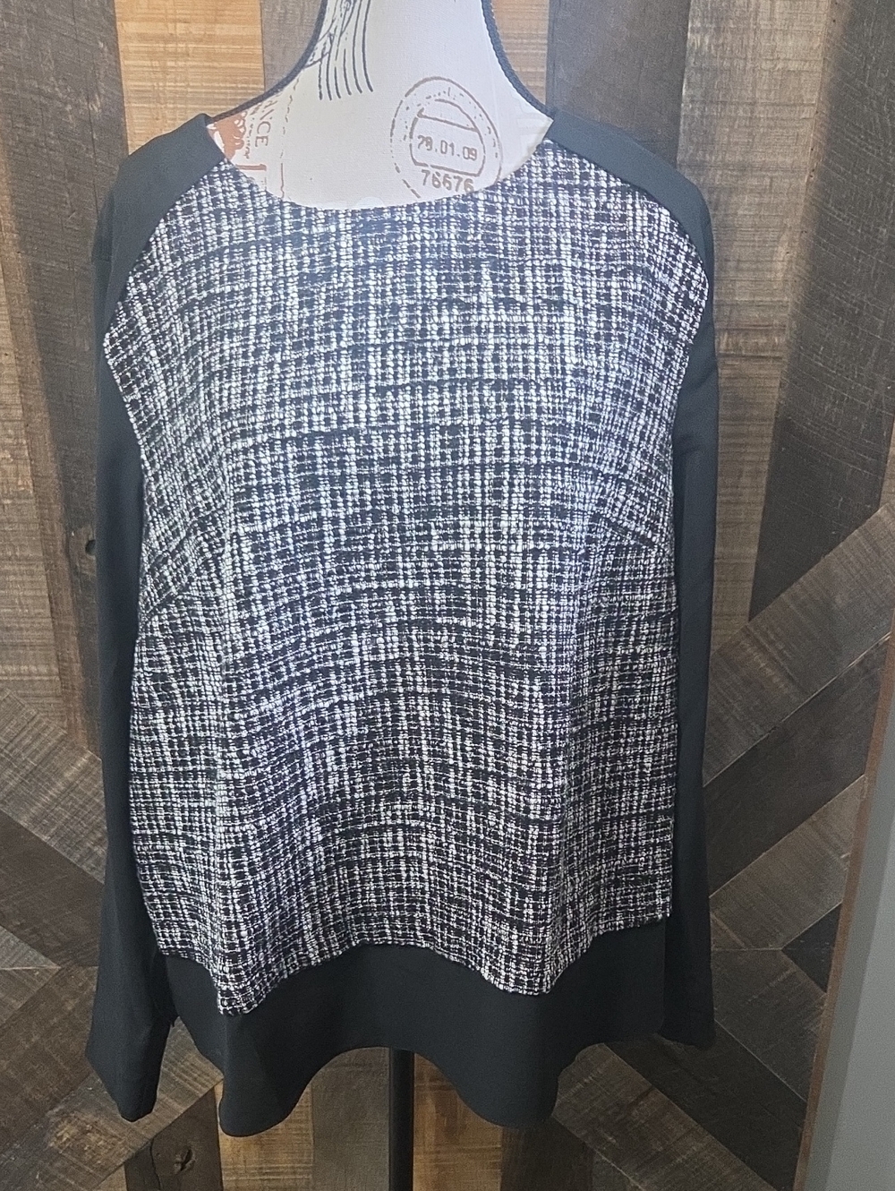 Ann Taylor Black & White Textured Front Raglan Sweatshirt